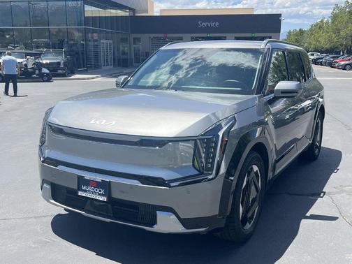 Pebble Gray 2024 Kia EV9 Land