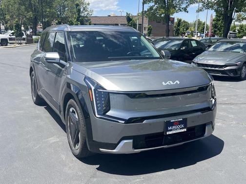 Pebble Gray 2024 Kia EV9 Land