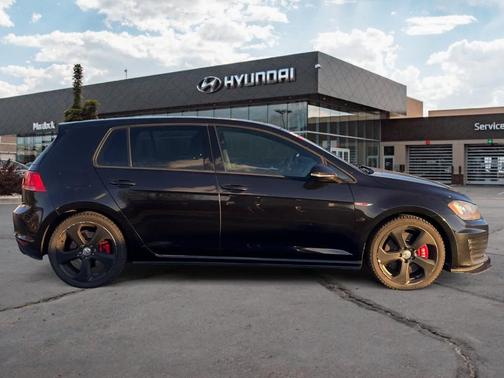 2017 Volkswagen Golf GTI SE 4-Door