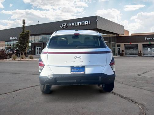 2026 Hyundai KONA SE