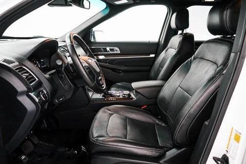 Photo 2 of 35 of 2016 Ford Explorer Limited
