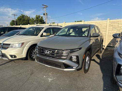 2025 Hyundai TUCSON SE