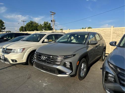 2025 Hyundai TUCSON SE