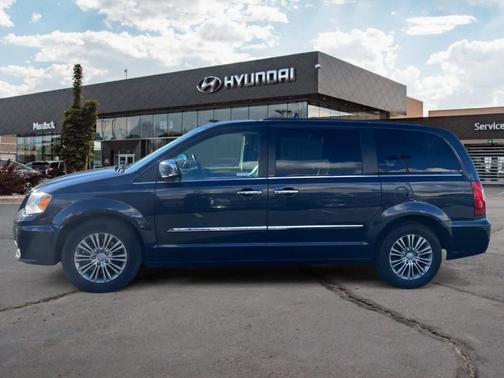 2013 Chrysler Town & Country Touring-L