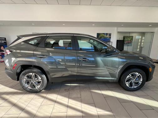 Gray 2026 Hyundai TUCSON Hybrid Blue SE