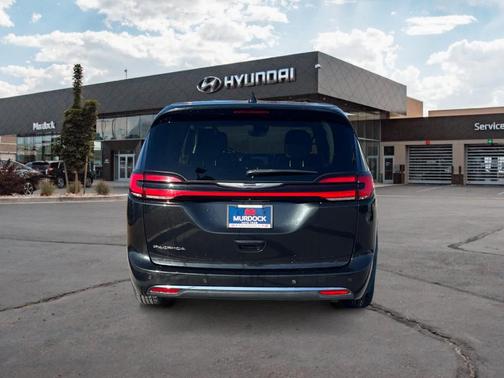 2023 Chrysler Pacifica Touring-L