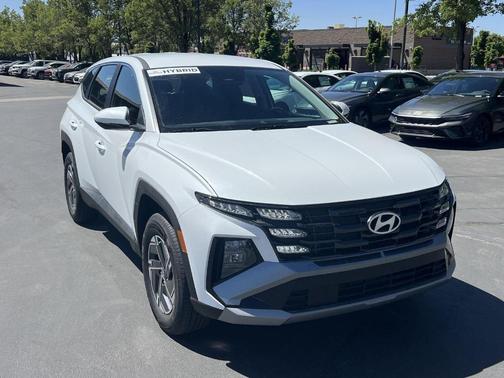 Pearl 2026 Hyundai TUCSON Hybrid Blue SE