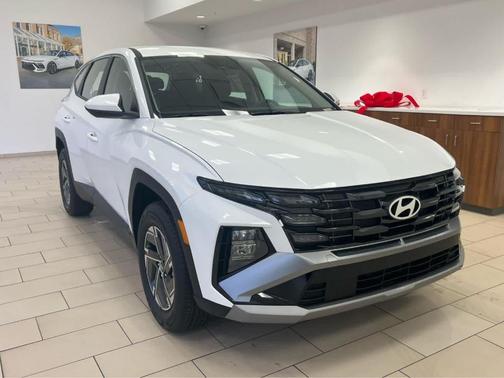 Pearl 2026 Hyundai TUCSON Hybrid Blue SE