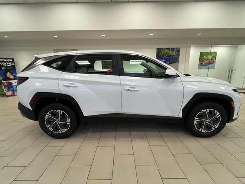 Pearl 2026 Hyundai TUCSON Hybrid Blue SE