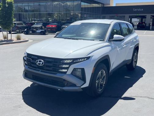 Pearl 2026 Hyundai TUCSON Hybrid Blue SE