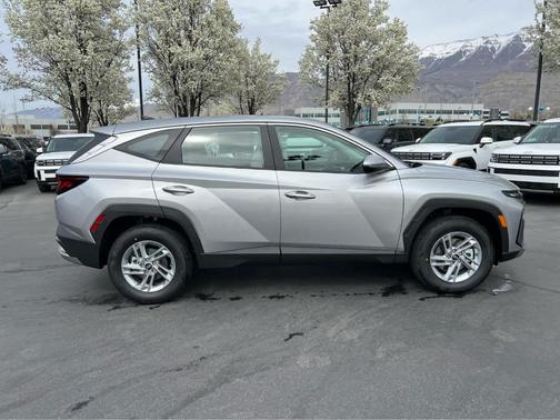 Shimmering Silver 2026 Hyundai TUCSON SE