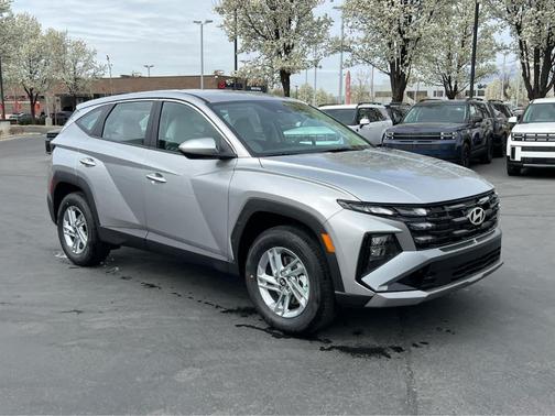 Shimmering Silver 2026 Hyundai TUCSON SE