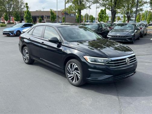 Deep Black Pearl Effect 2020 Volkswagen Jetta 1.4T SEL