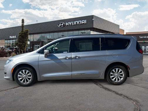 2019 Chrysler Pacifica Touring-L