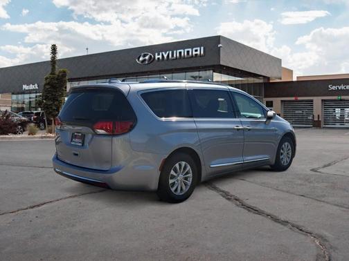 2019 Chrysler Pacifica Touring-L