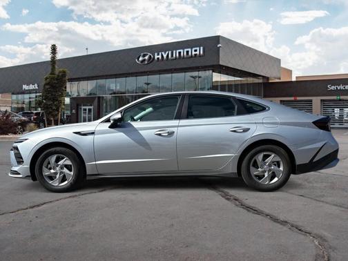2025 Hyundai SONATA SE