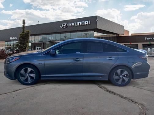 2017 Hyundai SONATA Hybrid Limited
