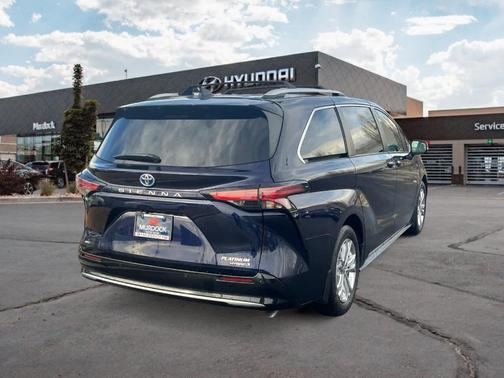 2023 Toyota Sienna Platinum 7 passenger