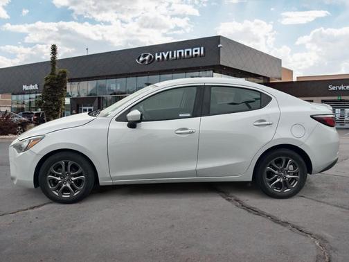 2019 Toyota Yaris Sedan LE