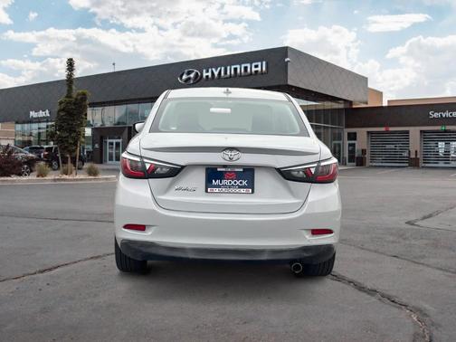 2019 Toyota Yaris Sedan LE