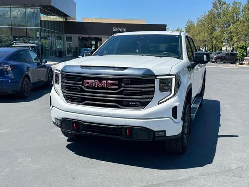 Summit White 2024 GMC Sierra 1500 AT4