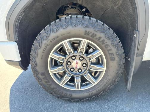 Summit White 2024 GMC Sierra 1500 AT4