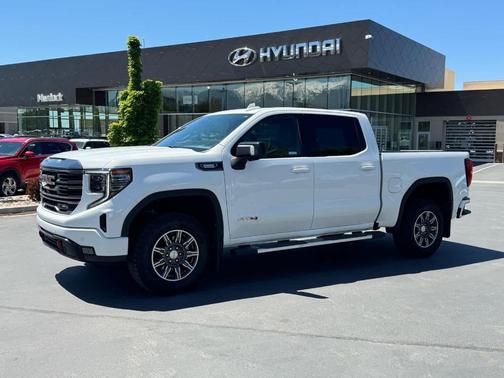 Summit White 2024 GMC Sierra 1500 AT4
