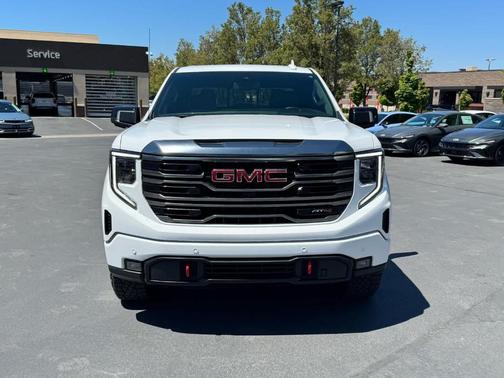Summit White 2024 GMC Sierra 1500 AT4