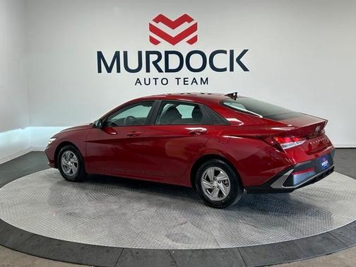 2024 Hyundai ELANTRA SE