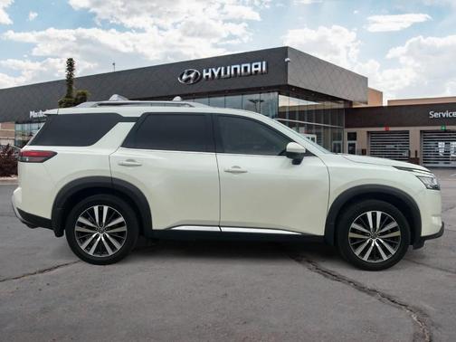 2022 Nissan Pathfinder Platinum