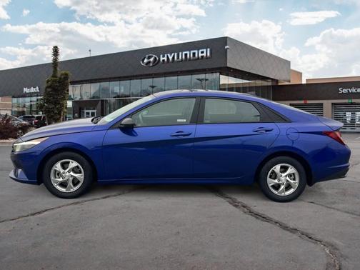 2023 Hyundai ELANTRA SE