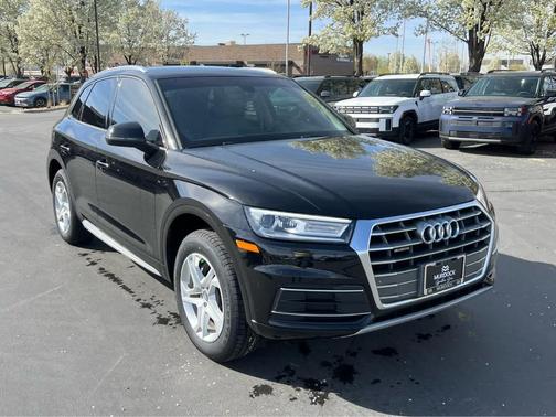 Mythos Black Metallic 2018 Audi Q5 2.0T Premium