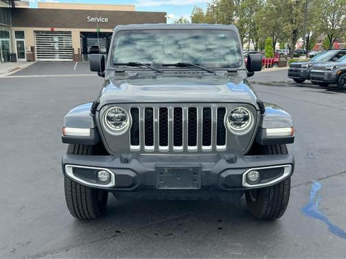 Sting Gray Clearcoat 2021 Jeep Gladiator Overland