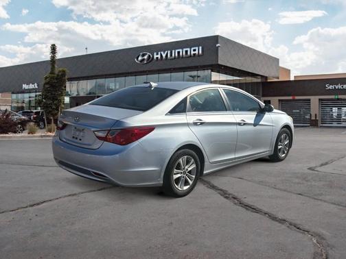 2013 Hyundai SONATA GLS