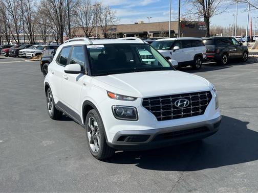 2024 Hyundai VENUE SEL