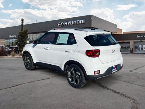 2024 Hyundai VENUE SEL
