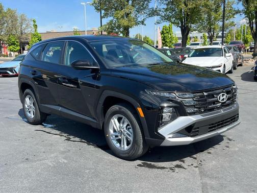 Black 2026 Hyundai TUCSON SE