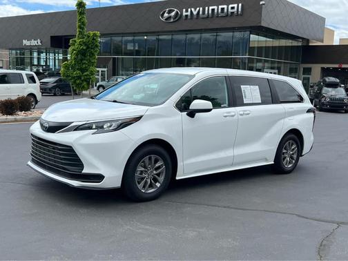 Ice 2025 Toyota Sienna LE