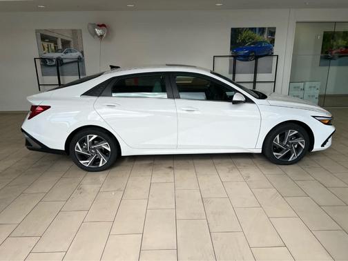 2026 Hyundai ELANTRA HEV Limited