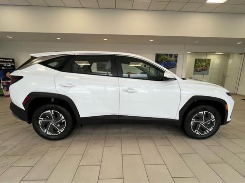 Pearl 2026 Hyundai TUCSON Hybrid Blue SE
