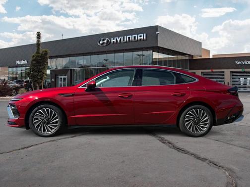 2025 Hyundai SONATA Hybrid SEL