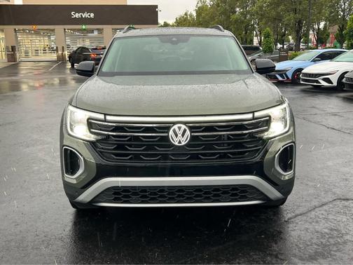 Avocado Green 2024 Volkswagen Atlas 2.0T Peak Edition SE w/Technology