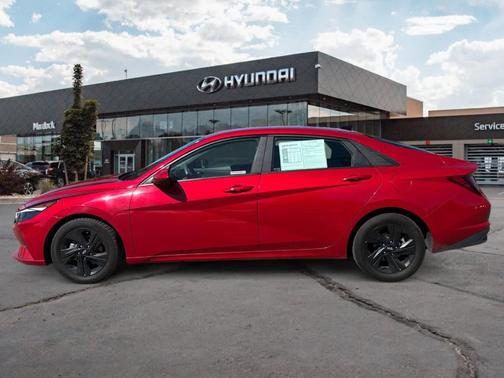 2021 Hyundai ELANTRA SEL