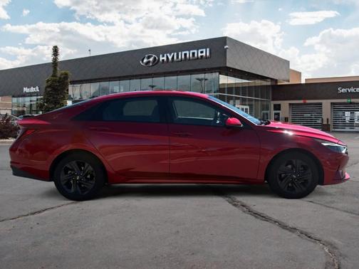2021 Hyundai ELANTRA SEL