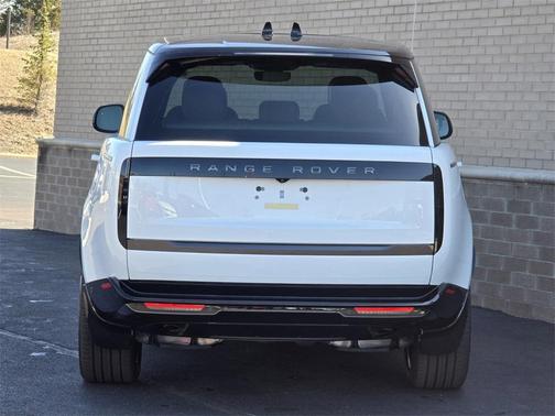2025 Land Rover Range Rover P550e SE
