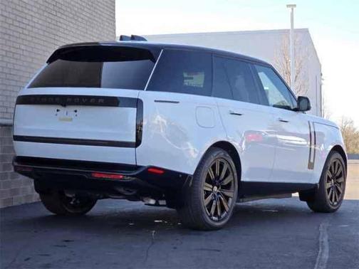 2025 Land Rover Range Rover P550e SE