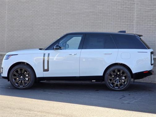 2025 Land Rover Range Rover P550e SE