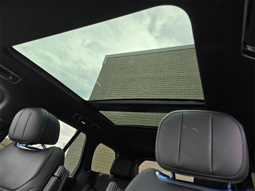2025 Land Rover Range Rover P550e SE