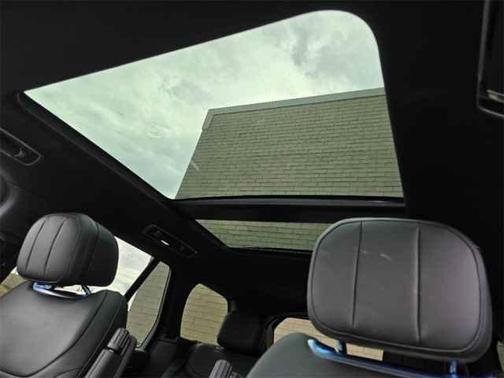 2025 Land Rover Range Rover P550e SE