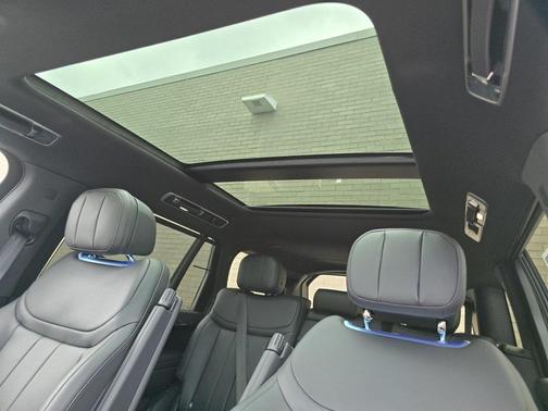 2025 Land Rover Range Rover P400 SE 7 Seat